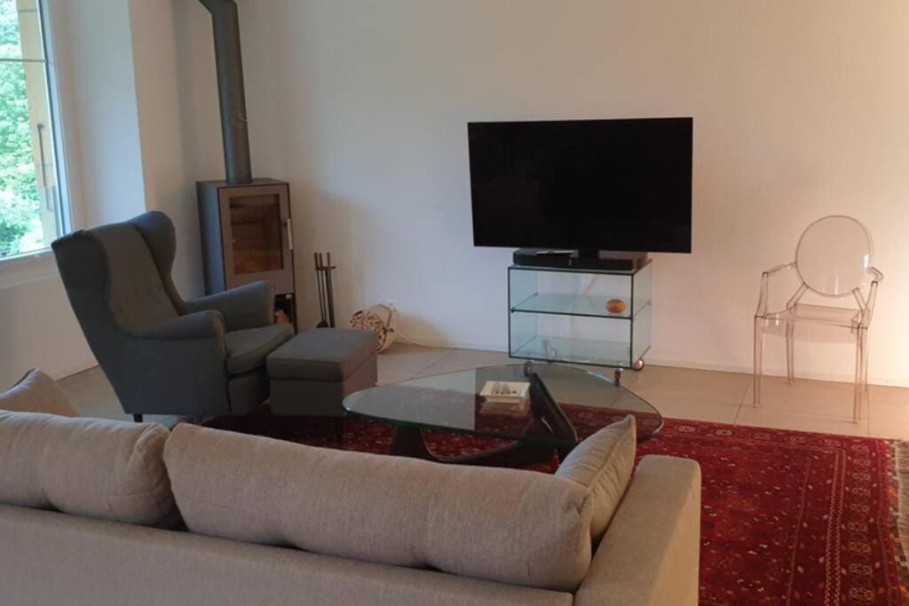 Marin Voeens, St-Blaise, Logement Entier - 2 Chambres מראה חיצוני תמונה