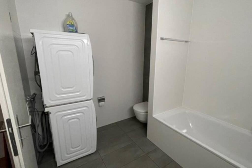 Marin Voeens, St-Blaise, Logement Entier - 2 Chambres מראה חיצוני תמונה