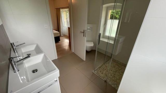 Marin Voeens, St-Blaise, Logement Entier - 2 Chambres מראה חיצוני תמונה